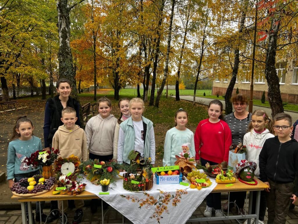 Виставка "Осінь крокує рідним краєм" photo 2022 10 30 22 57 49