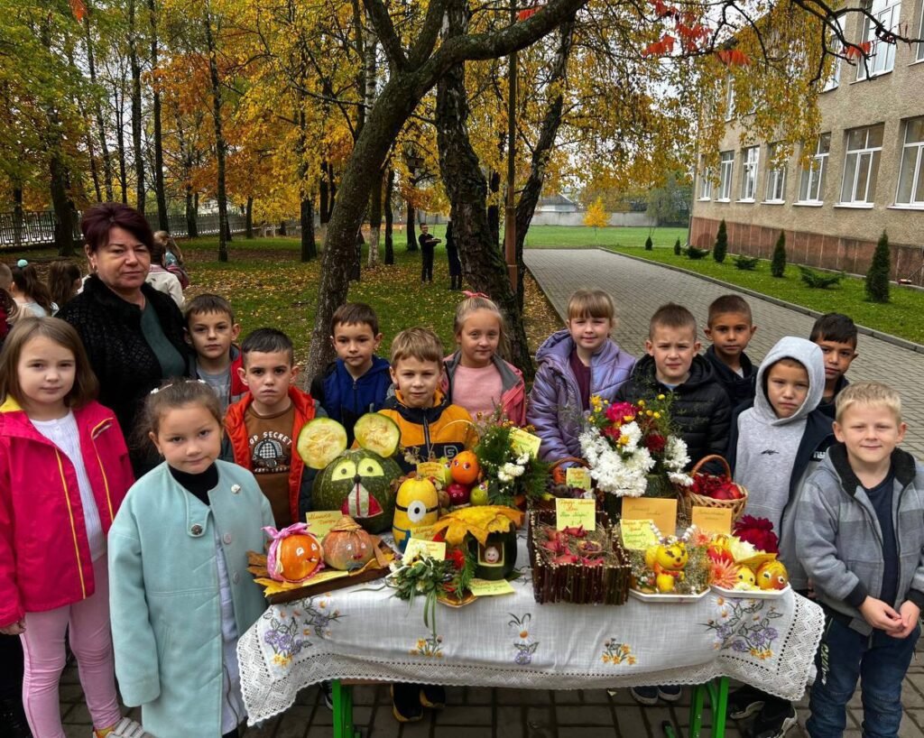 Виставка "Осінь крокує рідним краєм" photo 2022 10 30 22 57 53