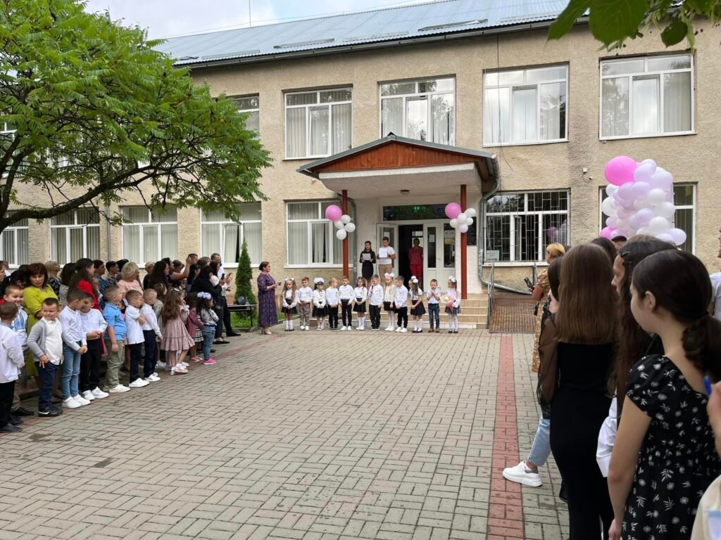 Доброго ранку, ми з України! Свято 1 вересня 372672685 809655844494136 2474672621066940870 n