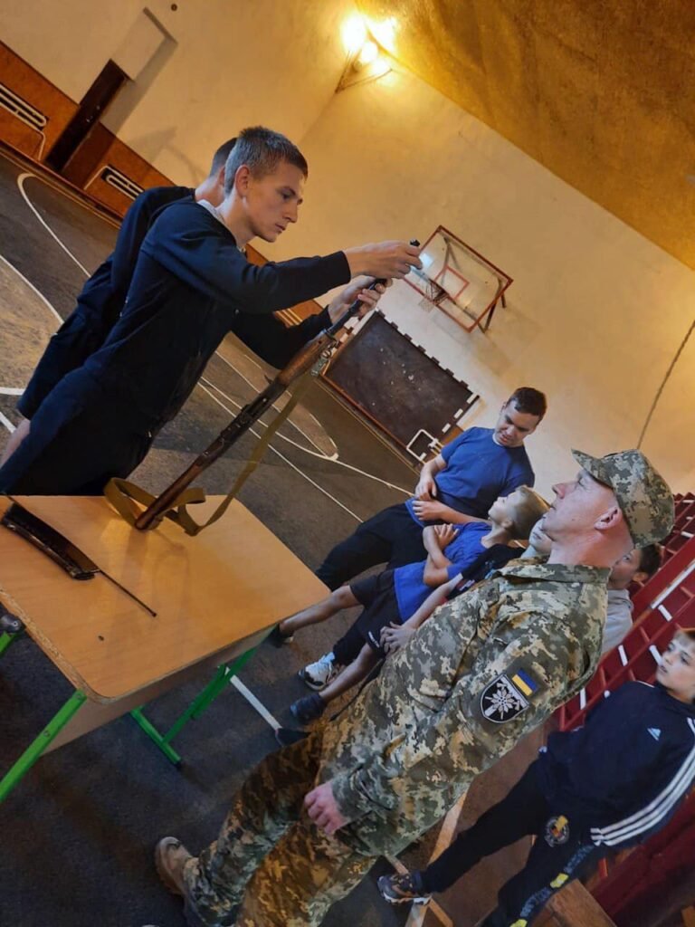 Зустріч учнів Білківського ЗЗСО І-ІІІ ст. №2 із захисниками 383343246 832927342166986 3554029633857812761 n