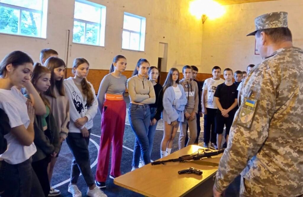 Зустріч учнів Білківського ЗЗСО І-ІІІ ст. №2 із захисниками 385306037 832926568833730 1351828504457533526 n