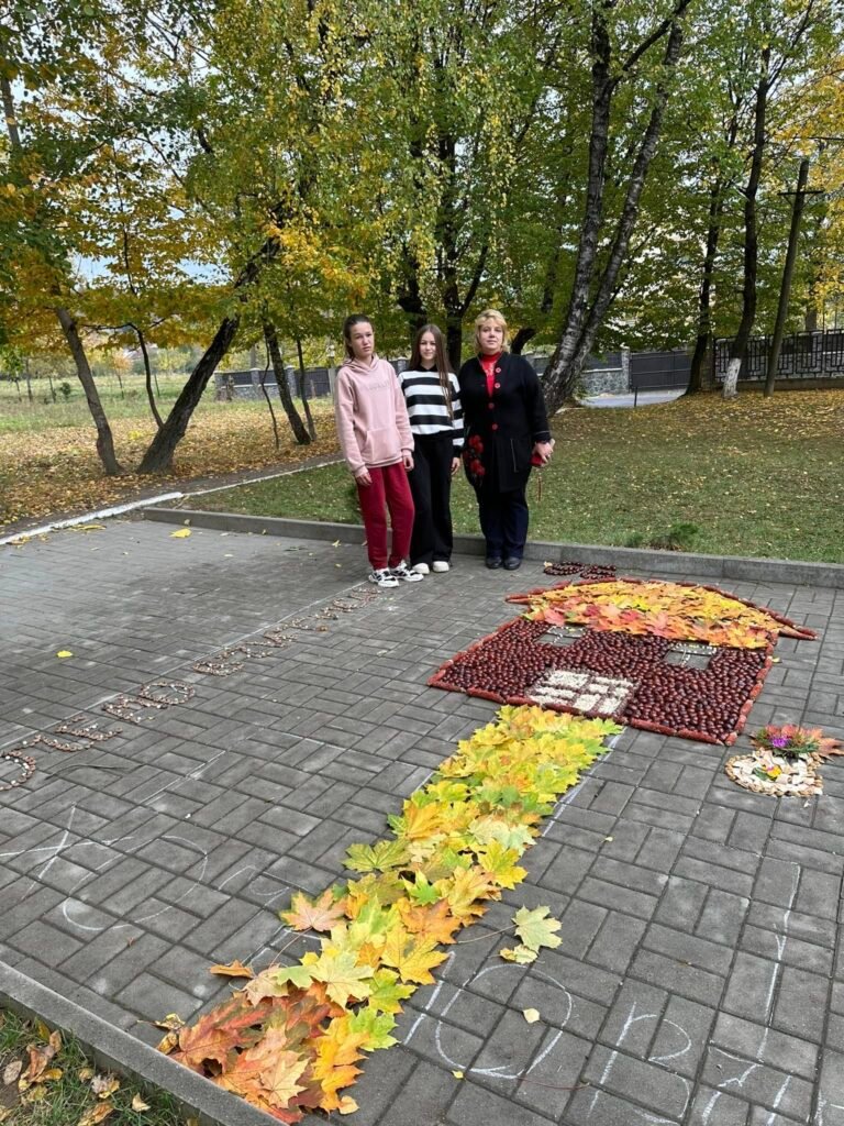 "Малюнок на асфальті з природніх матеріалів" 394295393 848267360632984 3565292467739080172 n