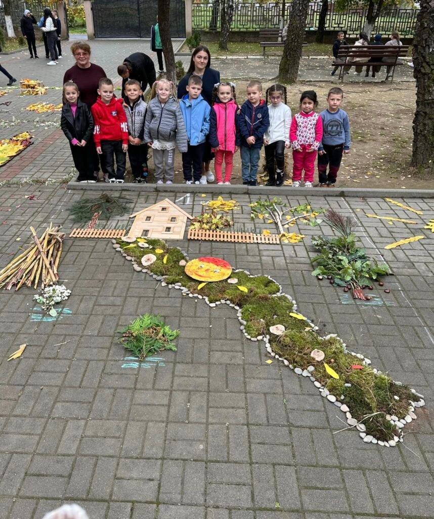 "Малюнок на асфальті з природніх матеріалів" 395478099 848267207299666 5890778757919691015 n 1