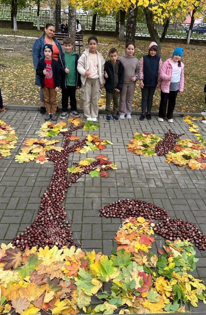 "Малюнок на асфальті з природніх матеріалів" 395527613 848267260632994 8665103508715953181 n