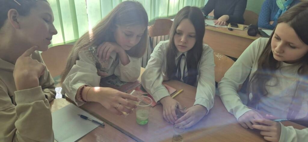 Відкритий урок з фізики "Година цікавих дослідів з фізики" у 7-Б класі 579666037 1484493393677041 6641678168794677717 n