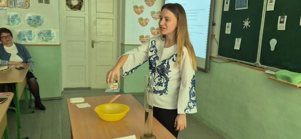 Відкритий урок з фізики "Година цікавих дослідів з фізики" у 7-Б класі 580558228 1484493207010393 926102972224111758 n