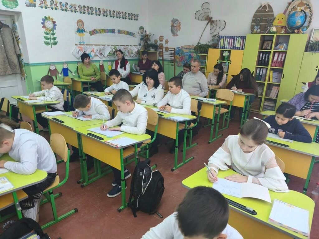 Відкритий урок з математики "Обчислення площі. Розв'язування задач на знаходження площі" у 4-А класі 584435965 1490883063038074 1843730362121568205 n