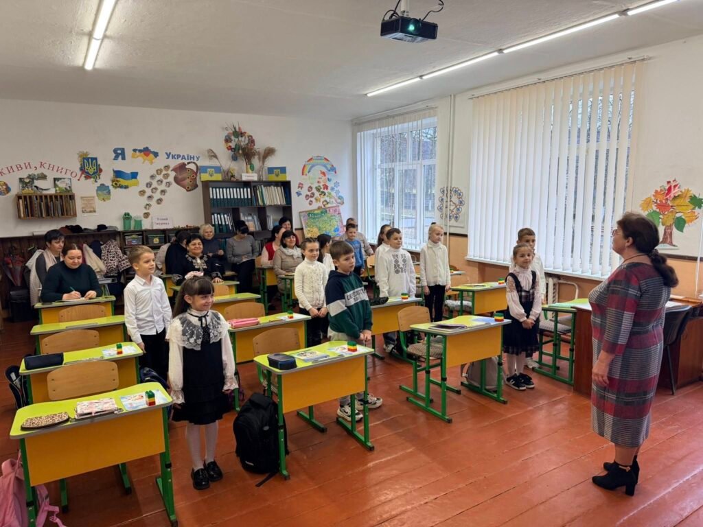 Відкритий урок з української мови у 3 класі "Грамоті вчиться - завжди пригодиться. Зірка Мензатюк "Новорічна пригода з відьмою" 585879598 1492603316199382 8830413282706021226 n
