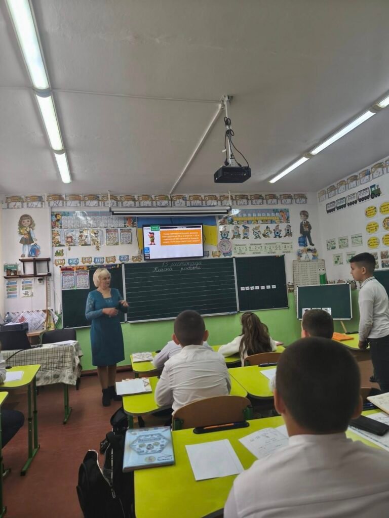 Відкритий урок з математики "Обчислення площі. Розв'язування задач на знаходження площі" у 4-А класі 586224026 1490882903038090 3754482337853559944 n