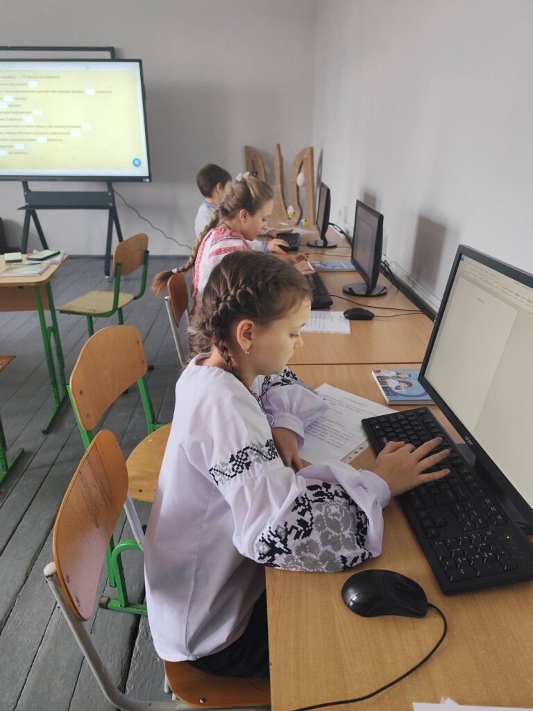 Відкритий урок з інформатики в 5-А класі на тему "Опрацювання текстових даних" 638290923 1576596594466720 3515720065137493038 n