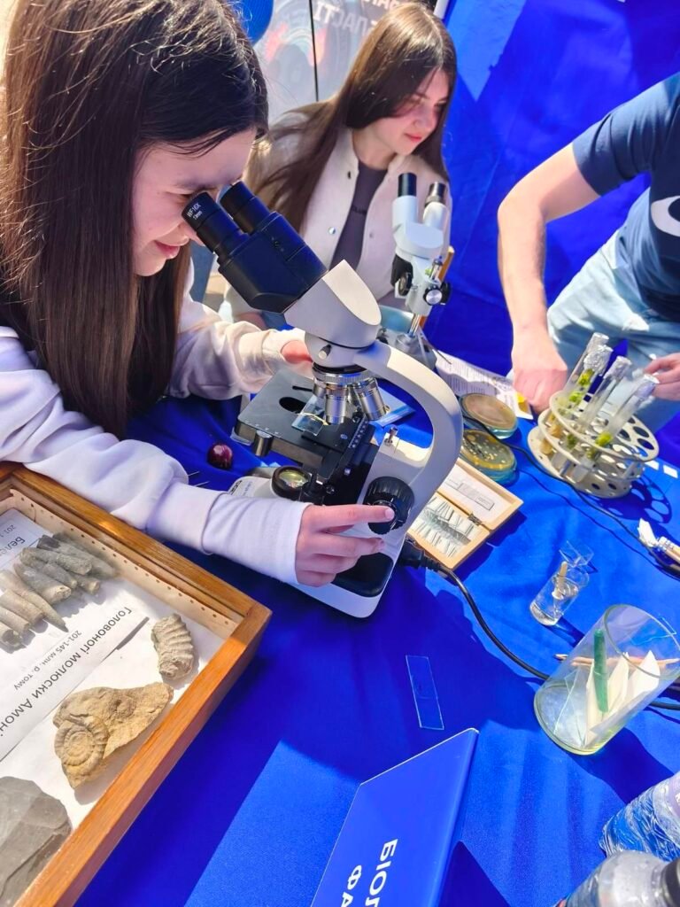 Відвідали профорієнтаційний захід «УжНУ — обирай майбутнє сьогодні!» 681730764 1644381231021589 1765793879560472944 n
