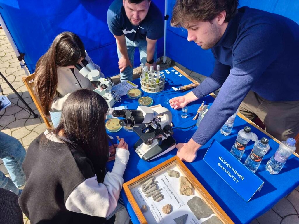 Відвідали профорієнтаційний захід «УжНУ — обирай майбутнє сьогодні!» 682504241 1644381524354893 2914235458578380381 n