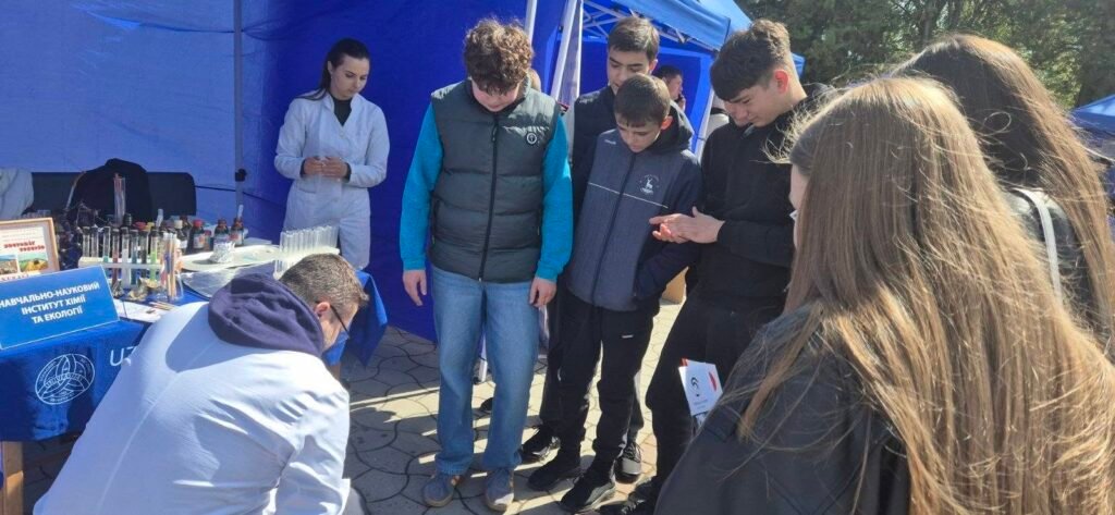Відвідали профорієнтаційний захід «УжНУ — обирай майбутнє сьогодні!» 684296017 1644381767688202 7699831713673093741 n