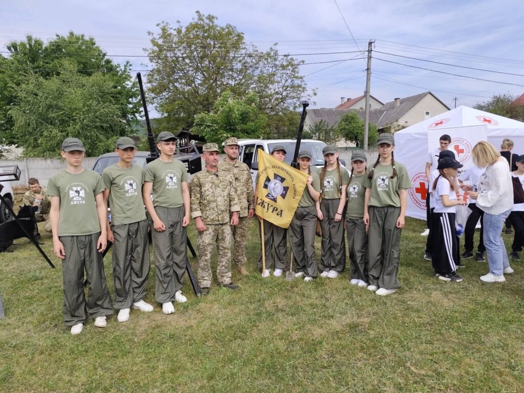 Наш рій «Непереможні» повернувся з районного етапу Всеукраїнської дитячо-юнацької військово-патріотичної гри «Сокіл» («Джура»), що проходив в м.Хуст 703565501 1665644902228555 8849542593230727445 n