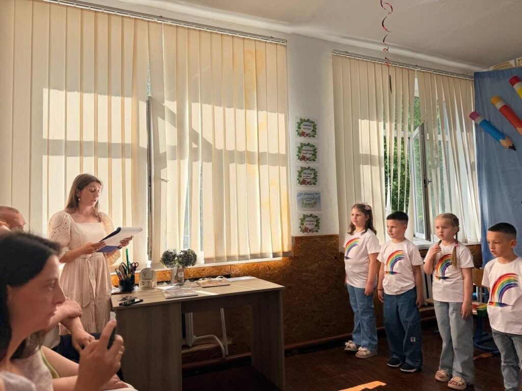 Кольорове свято в першому класі: Прощавай, Букварику! 707125477 1671147135011665 597825536615951243 n