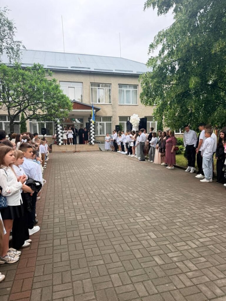 Особливий, традиційний та такий довгоочікуваний Останній дзвоник 715441998 1680573737402338 1041639051582463801 n